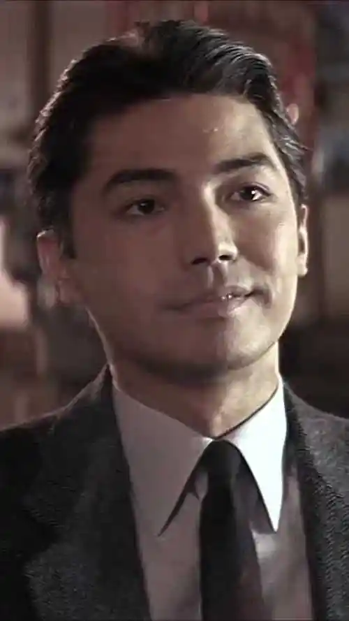 尊龙治愈系的笑容放在现在就是热门款大叔