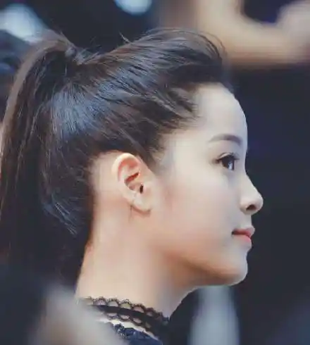 古力娜扎有气场,侧脸一绝