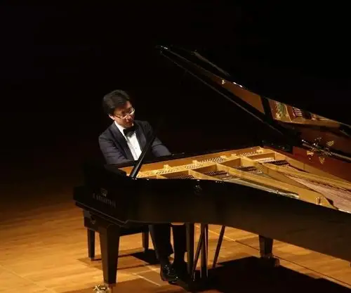 钢琴圣手谭小棠独奏音乐会将在港城震撼来袭!