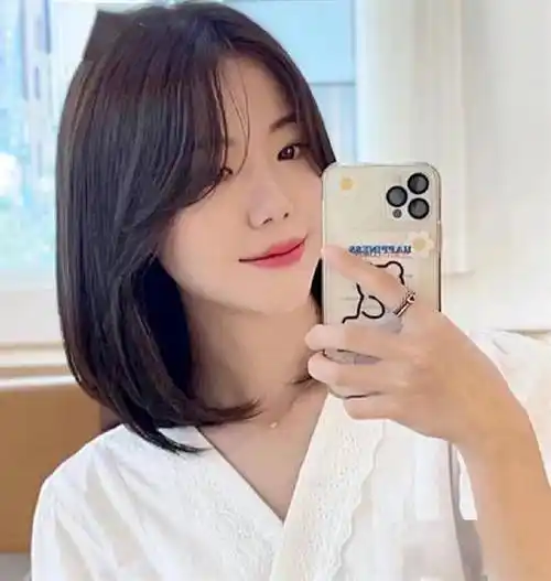 好看不过时内扣发型彰显优雅温柔气质