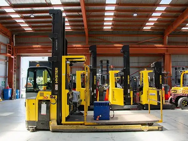 在线拍卖 - 集装箱搬运车,叉车及拣选车