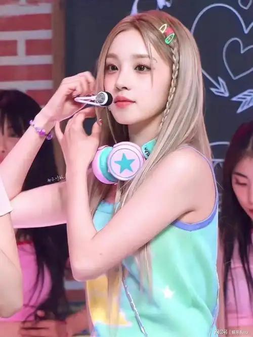 作为女团成员,宋雨琦一直是rap,酷女孩,雨琦弟弟的存在,但是这个彩色
