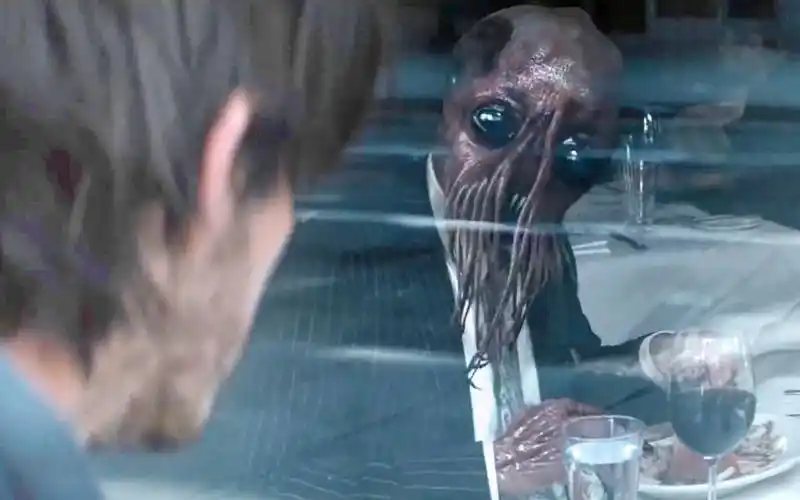 小伙吃下禁药后发现周围全是外星人人类不过是它们餐桌上的食物速看