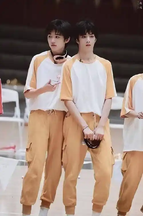 刘耀文和宋亚轩的cp感为啥这么强?_少年时期_时候_长相