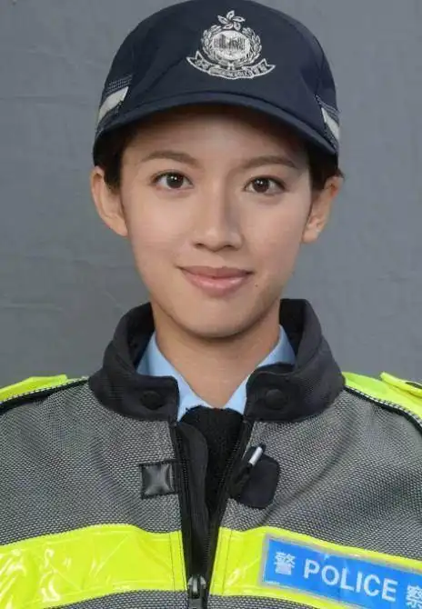 港剧《铁探》蔡思贝的造型大获好评,这位亚军港姐,终于成功洗底