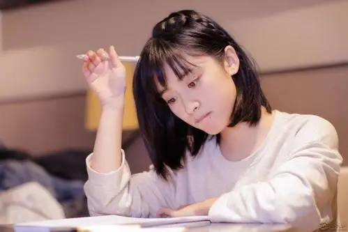 "新流星花园"女主沈月自曝没人追 爸爸开女婿条件