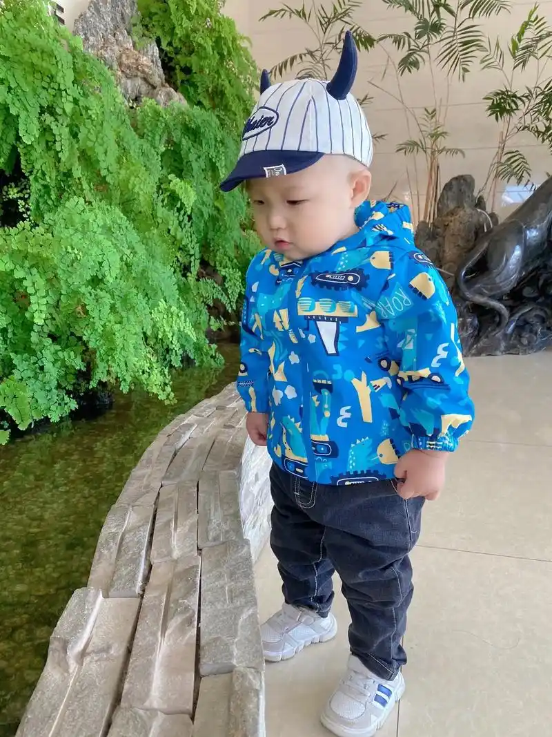 这个一岁半的小孩