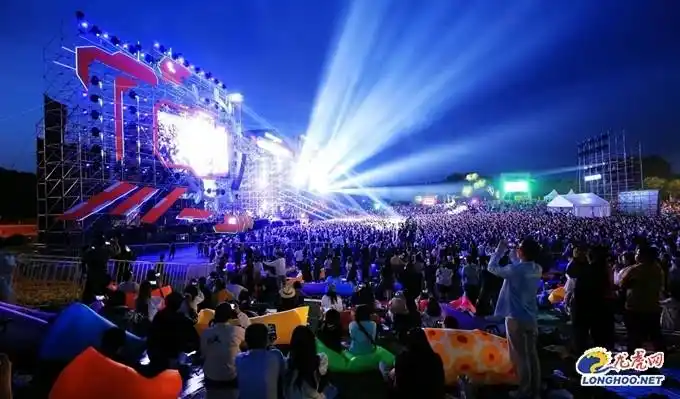 五一假期和音乐节的组合更是吸粉无数, 22组艺人轮番登场,16小时live