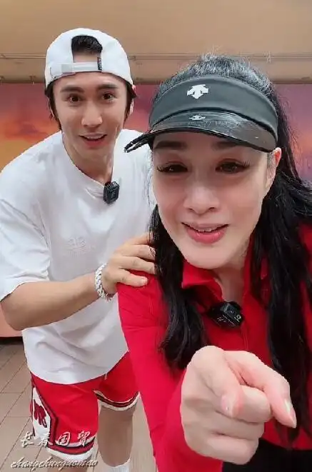 520撒狗粮张伦硕送爱妻三重大礼钟丽缇送老公礼物让人意外