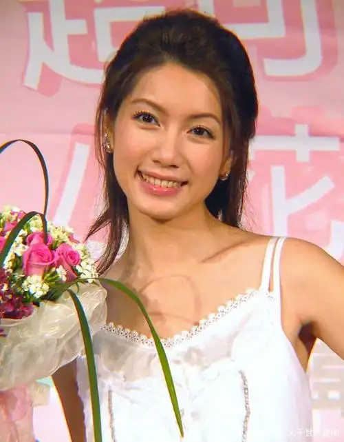 模特兼演员林韦君,清新素雅又甜美,少女感满满!