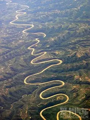 > 九曲黄河十八弯 半碗河水半碗沙