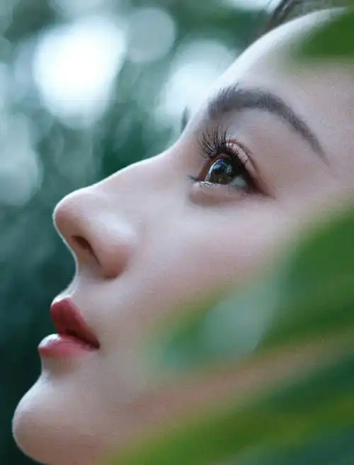 迪丽热巴脸部线条##想在迪丽热巴鼻子滑滑梯