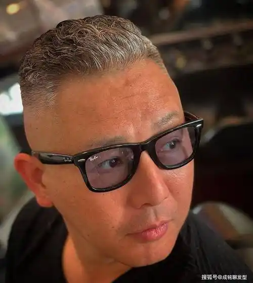 中年大叔别总剪"板寸",试试这几种"铲青"发型,干练又帅气_男士_头发