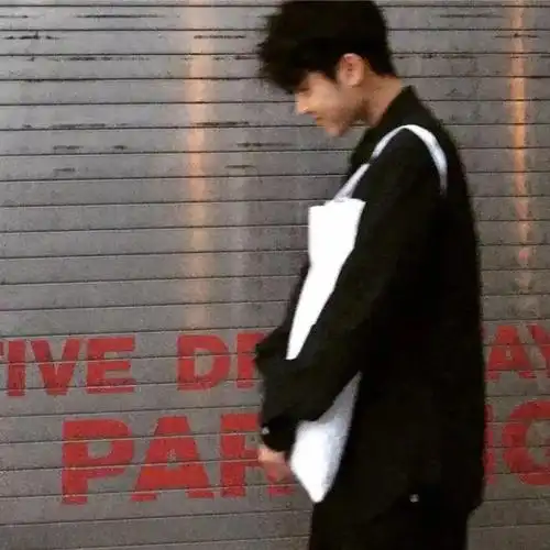 10张"高冷轻熟"男生头像,帅哥专用!_网易订阅