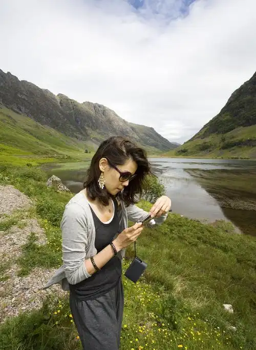 金芝荷英国全程素颜照 当妈妈照有魅力 (图)