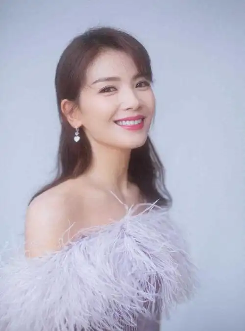 刘涛起床素颜照疯传好奇她到底长啥样网友太真实了