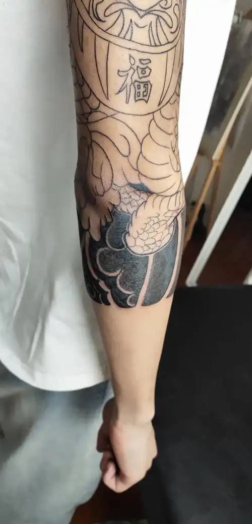 半甲七分袖未完纹身图片_手臂老传统纹身图案