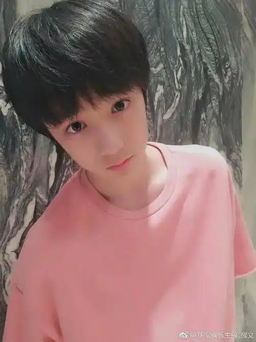tfboys师弟刘耀文年仅14岁,身高就已经182 了!_照片_讲点_少年团