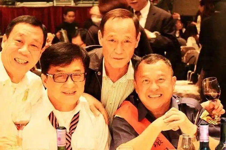 甚至连向华强也要敬他三分,香港功夫界有句话叫"李小龙的腿,陈惠敏的