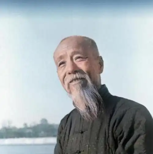 老照片1946年的北京滑冰的白胡子老头竟是慈禧御用滑冰队长