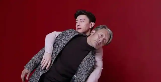 邓伦汉尼拔合拍大片姿势太清奇网友两个大男人感觉怪怪的