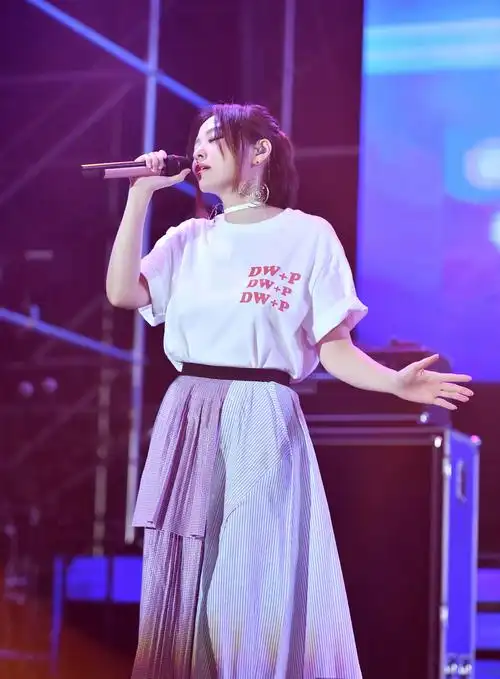 张靓颖太适合短发了,剪了"齐脖短发"嫩回24岁,减龄发型就选它