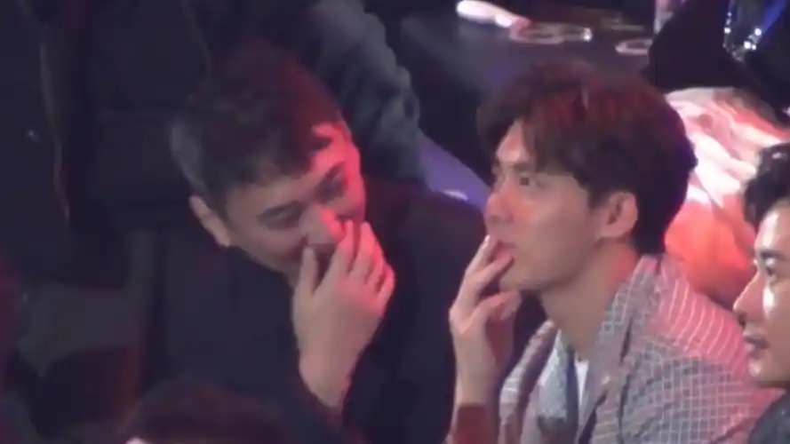 王思聪调侃李易峰长得帅,不需要我介绍网红两人关系有多好