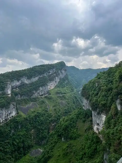 #大山深处自然美山清水秀好风光 #大自然的鬼斧神工 给身心洗 - 抖音