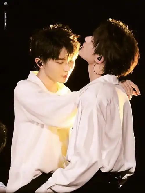 祺鑫超话230502#时代少年团理想之途演唱会#心跳夜里倒车 请注意 请