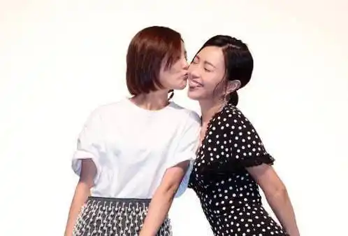 包文婧:自残倒追包贝尔,靠跳楼防分手,逼婚10年的她幸福吗?