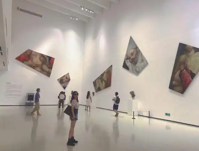 重庆大学城罗中立美术馆