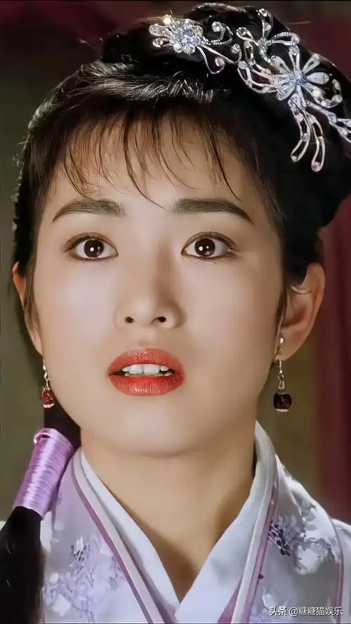 巩俐年轻时明艳动人,就这样的颜值还有人说不美_网易订阅