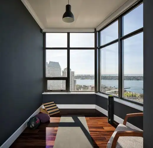 封闭阳台改建室内健身房