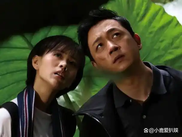 潘粤明携小10岁女友度假归来贴心帮搬行李箱尹姝贻浓情蜜意