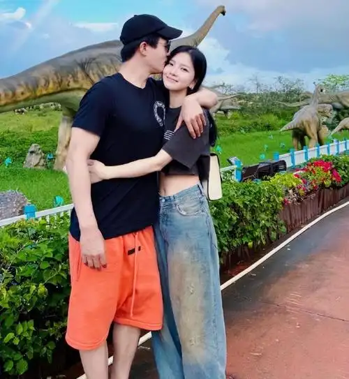 杜淳夫妇情人节秀恩爱,遭恶评"啥时候离婚",王灿:你下地那天_腾讯新闻