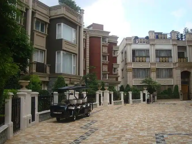 比华利山别墅(the beverly hills)是香港的一个私人屋苑,位处大埔区沙