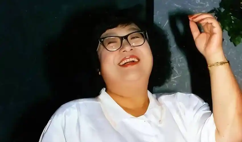 揭秘沈殿霞当年去世真相,死前手脚器官腐烂,家人拔喉解脱她