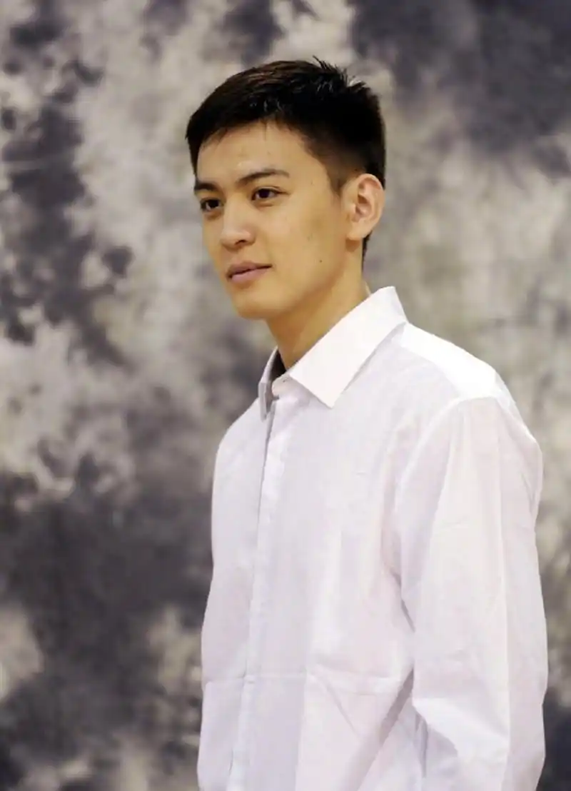 杨鸣就是帅,不服不行,怎么拍都帅,没办法,就是这么帅! #辽宁男篮