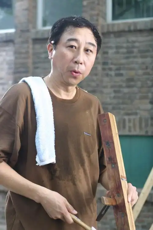 资料图片:《别拿自己不当干部》冯巩剧照(9)