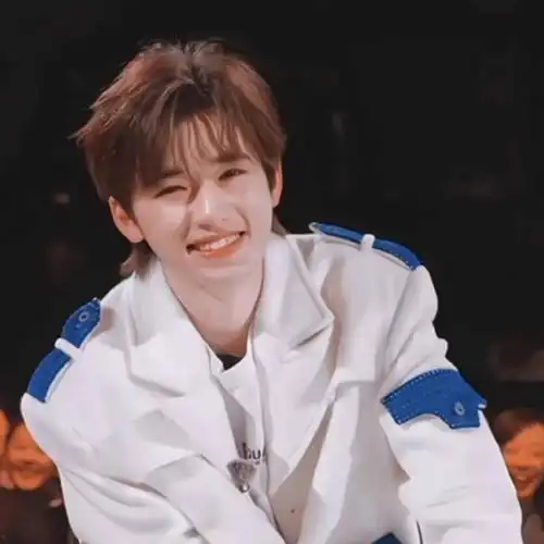 时代少年团-宋亚轩笑得好开心,是听到小海螺90的表白了吗?