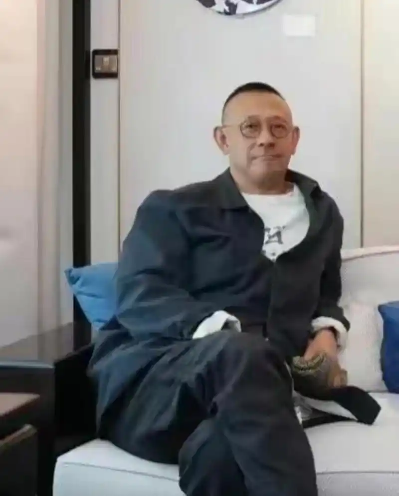 60岁姜文罕见露面,参加侄女画展,姜武邀请多位明星给女儿助阵  4月14