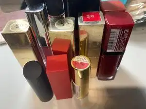 出一堆口红,很多色号跟我现在有的重复了,大部分都只用了几次