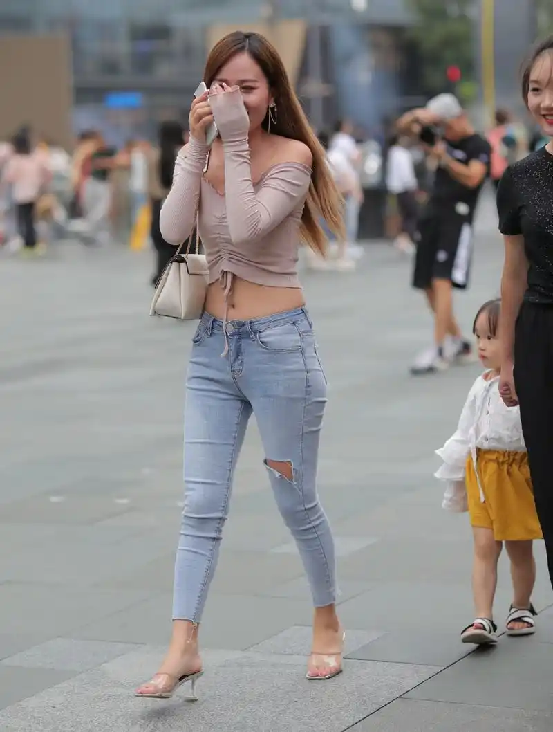 时尚街拍# #身材好要穿出来