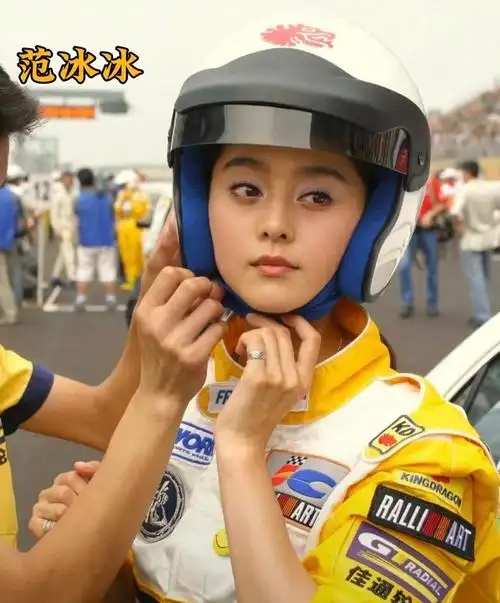 在没有美颜和滤镜的年代,每个人都美的很鲜活 ,无