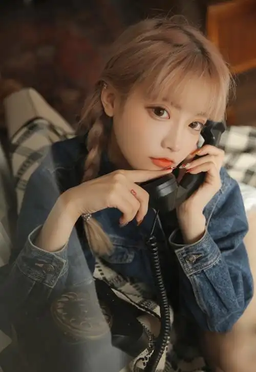 白嫩白皙美腿金发少女写真,高清图片-壁纸族