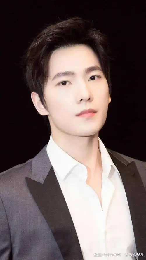 杨洋一口气发了八条动态,与粉丝互动,演技遭吐槽!