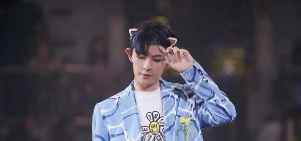 但始终没能混出什么名堂,就连与他同一公司的王一博都不认识他