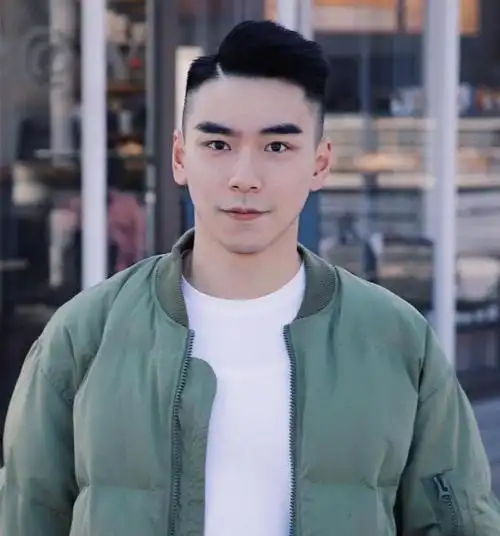 男生想要让自己变得更加阳光帅气,自己的发型就要选择契合自己气质的