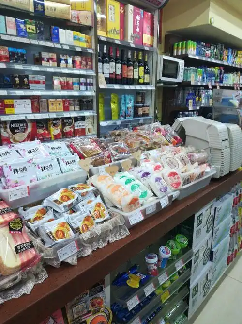 收银台月饼陈列顺序不对标准,需要重新调整