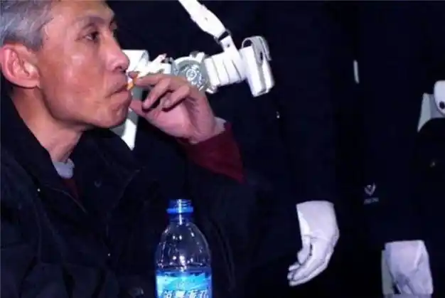 东北黑道教父乔四自断手指扬名被捕后想修一条路换命遭拒绝